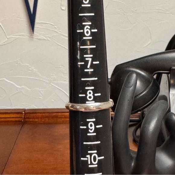 Art Nouveau Style Cat Ring with Peridot eyes
925 Sterling Silver - Picture 3 of 9